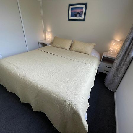 Quiet, New, Sunny Cnzhouse On Upstairs Near Cbd Apartment Крайстчърч Екстериор снимка