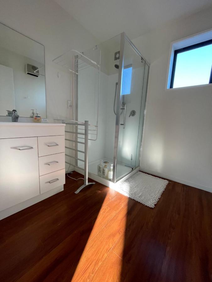 Quiet, New, Sunny Cnzhouse On Upstairs Near Cbd Apartment Крайстчърч Екстериор снимка