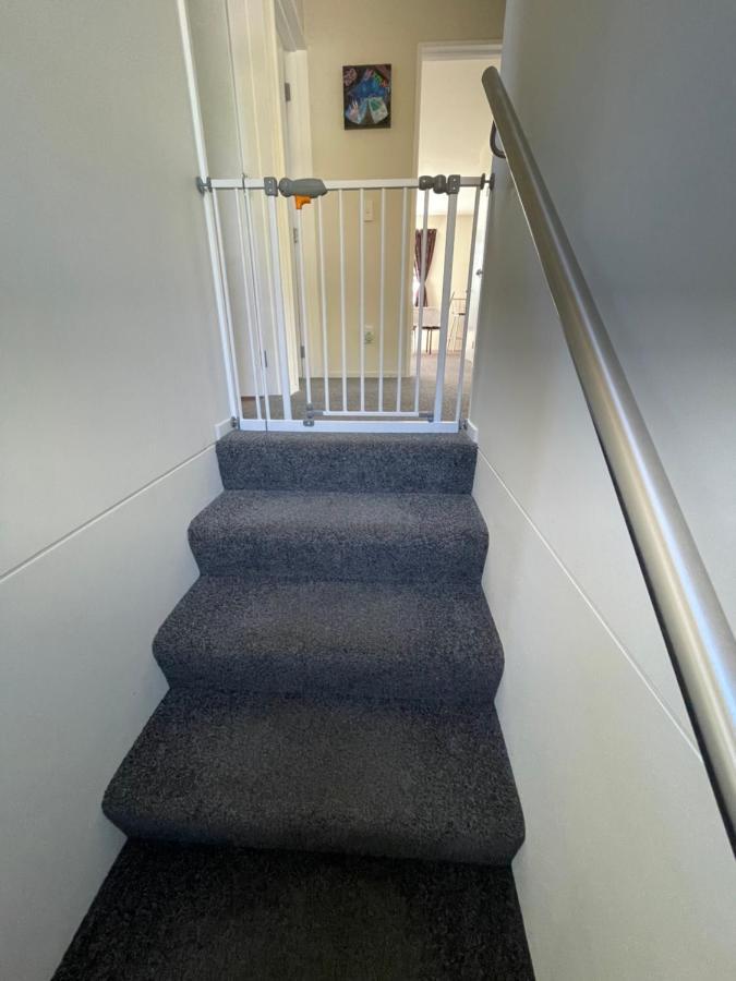 Quiet, New, Sunny Cnzhouse On Upstairs Near Cbd Apartment Крайстчърч Екстериор снимка