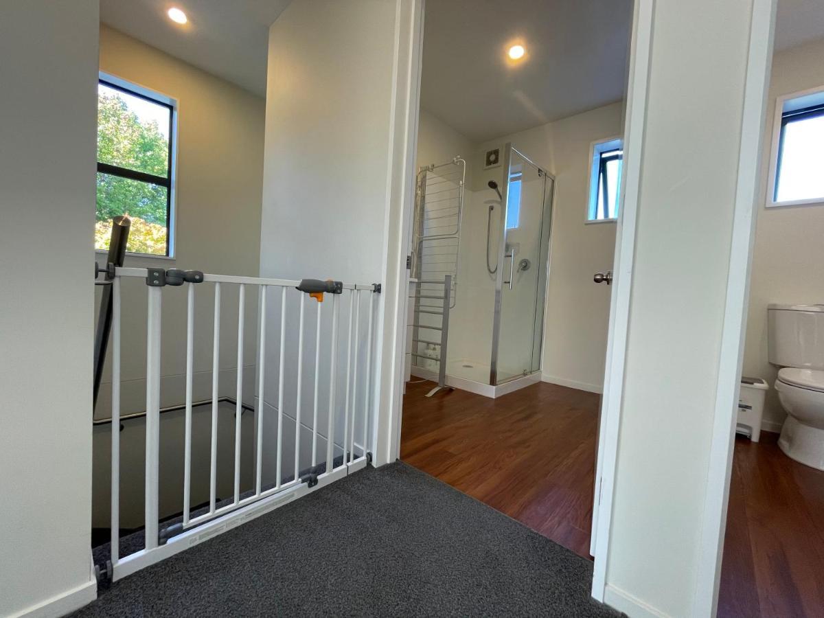 Quiet, New, Sunny Cnzhouse On Upstairs Near Cbd Apartment Крайстчърч Екстериор снимка