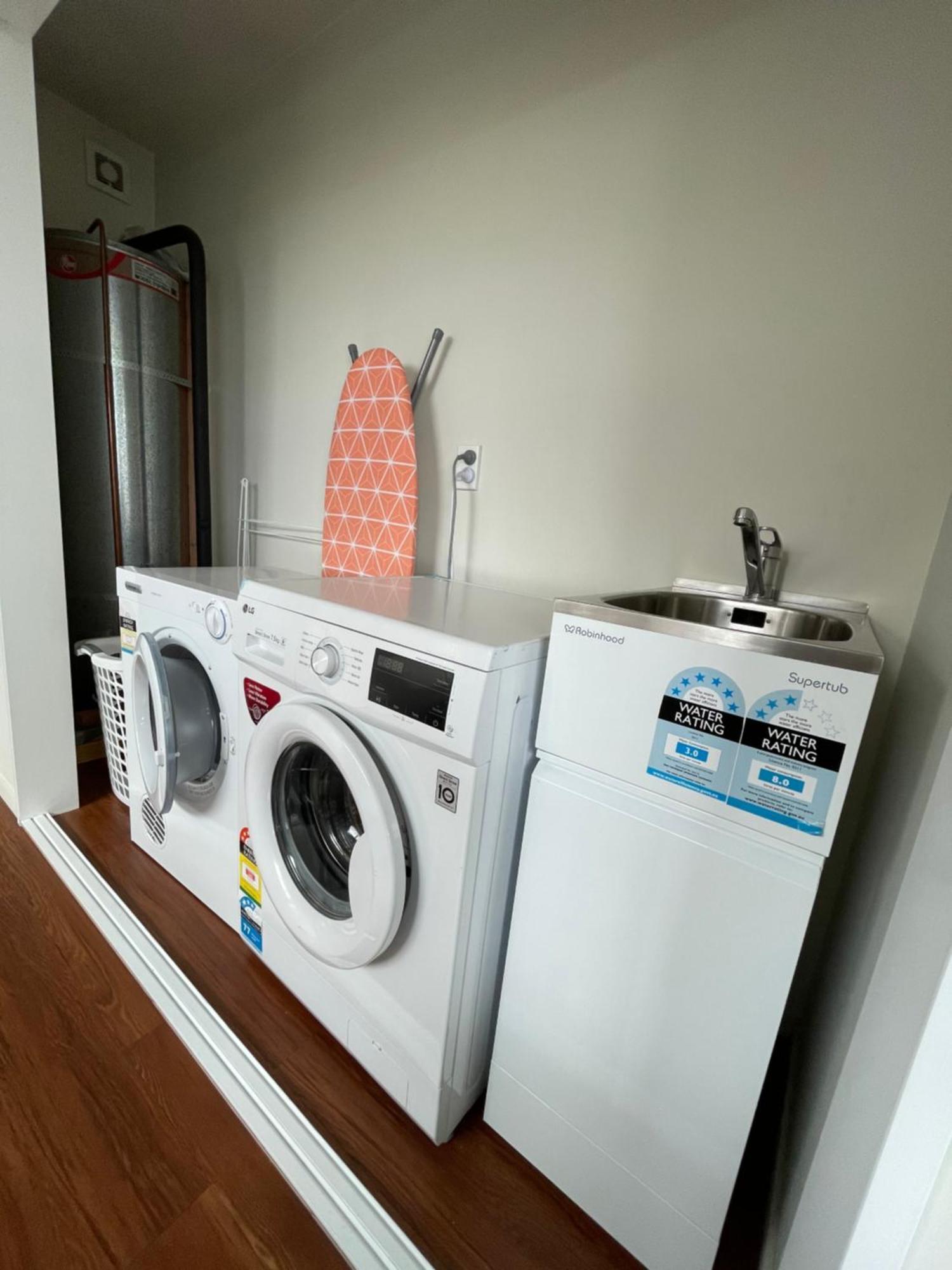 Quiet, New, Sunny Cnzhouse On Upstairs Near Cbd Apartment Крайстчърч Екстериор снимка